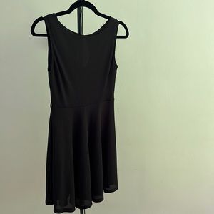 Black dress for woman S , it’s good to wear at office , dinner or at the party